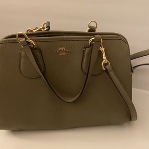 Very gently used COACH purse🌸